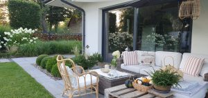 Odpocznij w Ogródku: Jak Wybrać Idealne Krzesła Ogrodowe dla Twojego Letniego Raju.